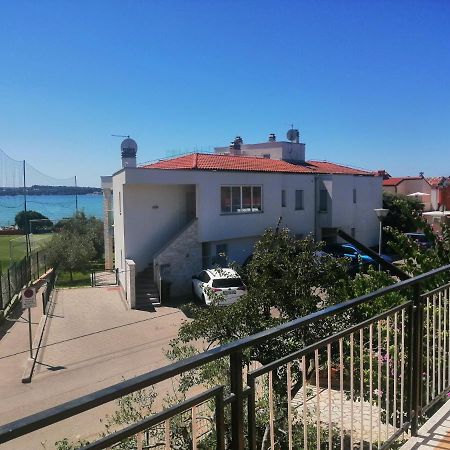 Apartment Vera, 80 M From The Sea Новиград Экстерьер фото