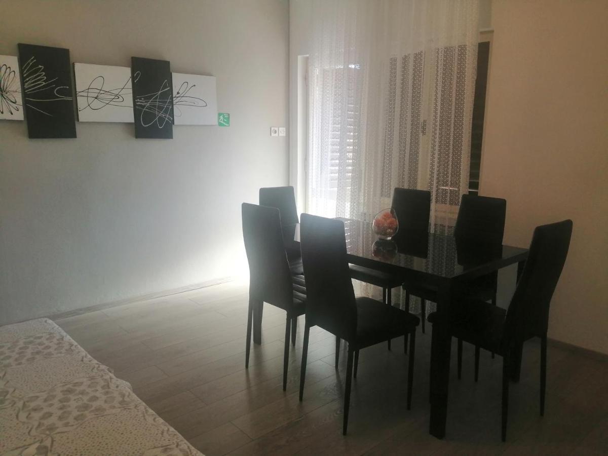 Apartment Vera, 80 M From The Sea Новиград Экстерьер фото