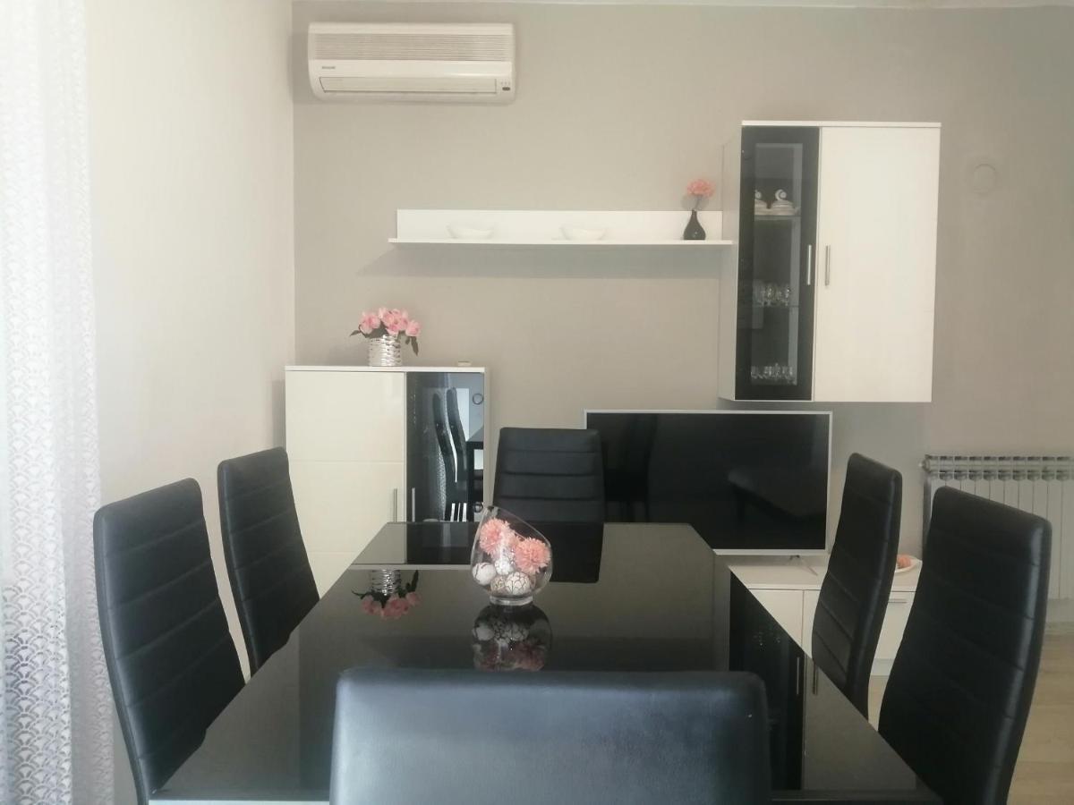 Apartment Vera, 80 M From The Sea Новиград Экстерьер фото